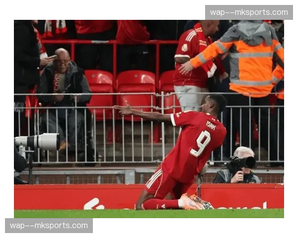 利物浦前场压迫强度下降 中场覆盖不足导致防守转换漏洞频现